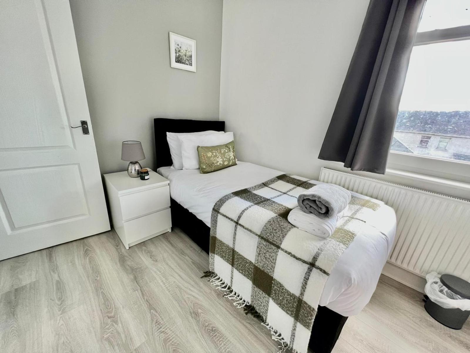 Executive 3 Bedroom Port Talbot Town Centre Margam Sleeps 7 Ngoại thất bức ảnh