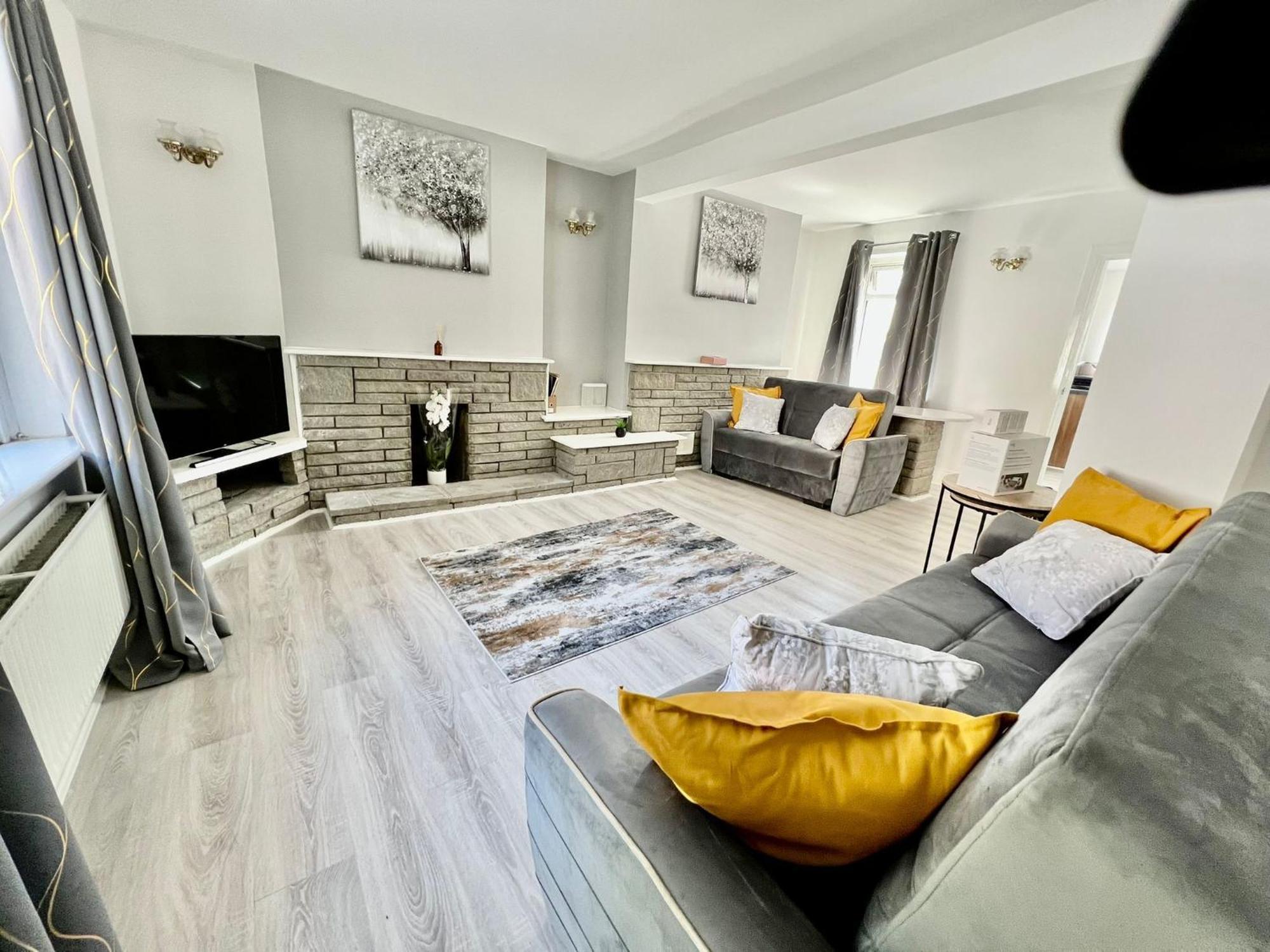 Executive 3 Bedroom Port Talbot Town Centre Margam Sleeps 7 Ngoại thất bức ảnh