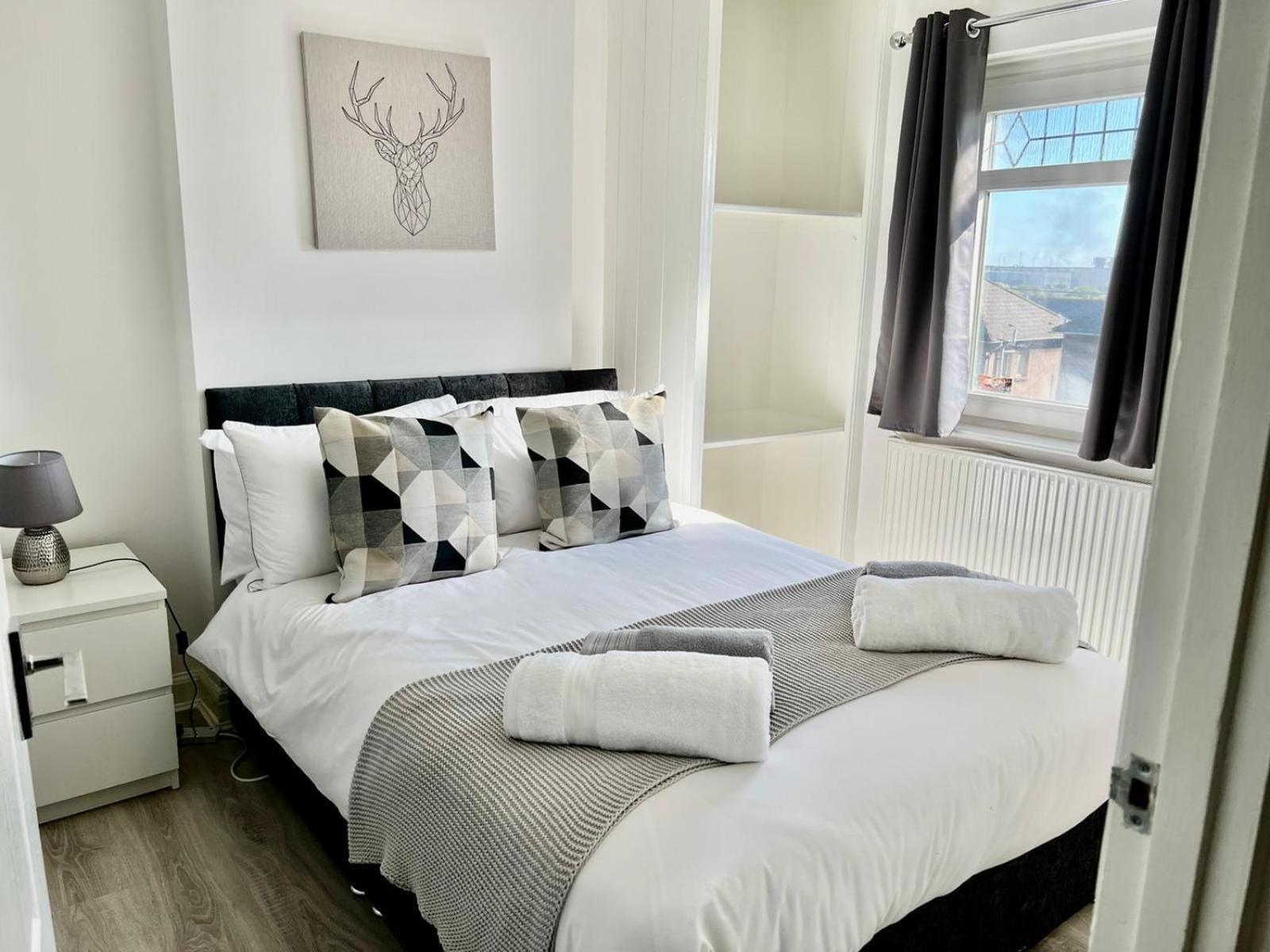 Executive 3 Bedroom Port Talbot Town Centre Margam Sleeps 7 Phòng bức ảnh